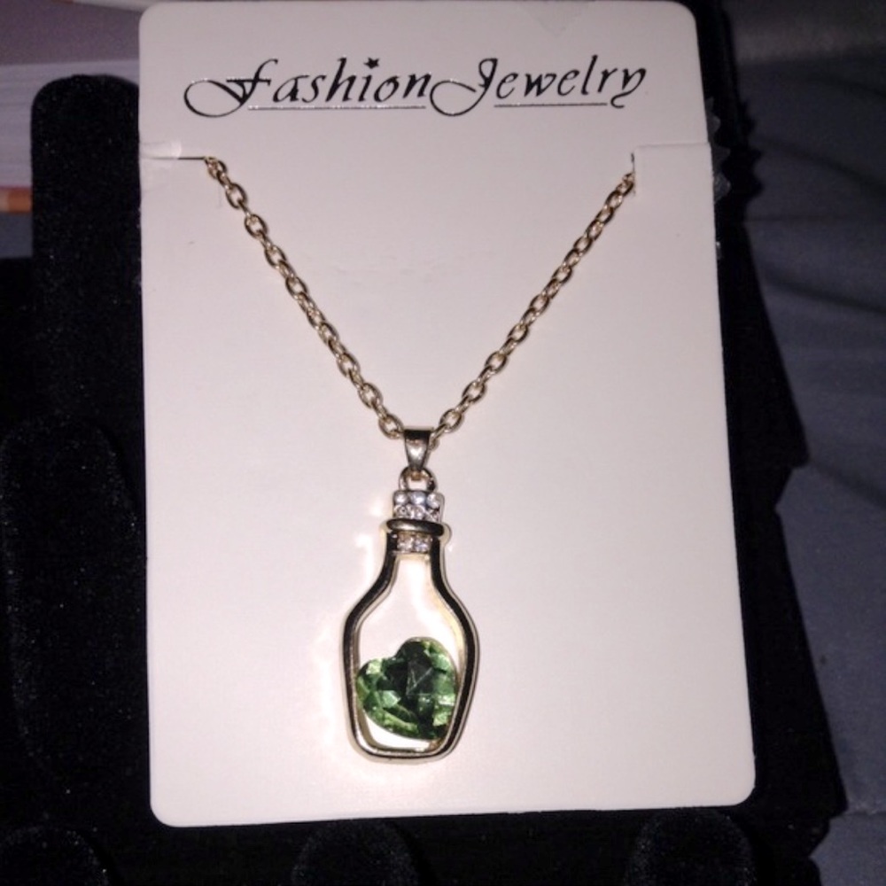 Brand 🆕 Beautiful Green With Gold Tone Necklace